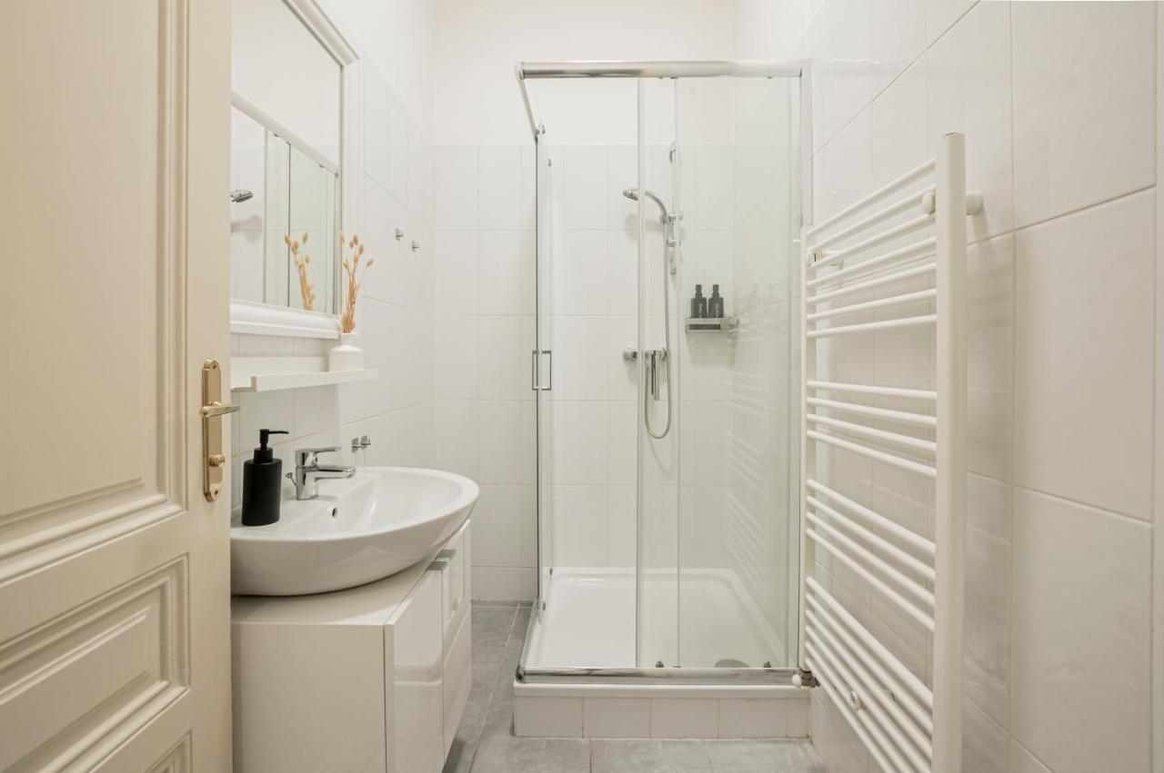 Charming Apt Perfect For 4-6 Tram, Self-Checkin ウィーン エクステリア 写真