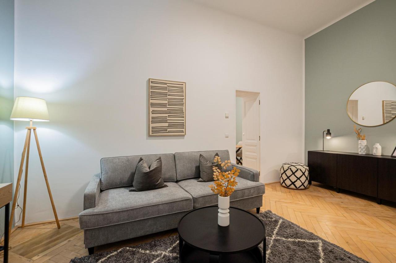 Charming Apt Perfect For 4-6 Tram, Self-Checkin ウィーン エクステリア 写真